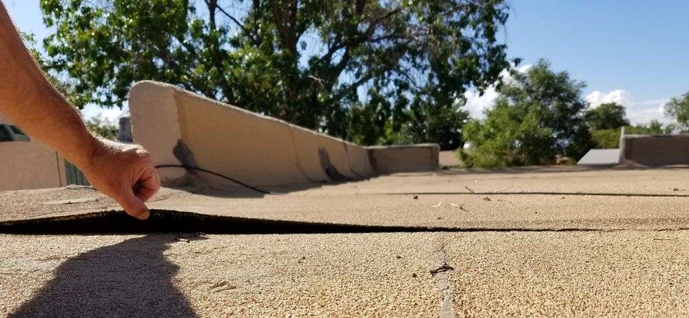 Losliggend dakleer op plat dak in Nijmegen